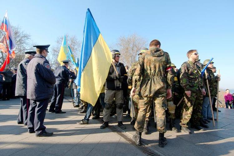 Украинские полицейские изъяли взрывчатку у блокирующих Донбасс радикалов