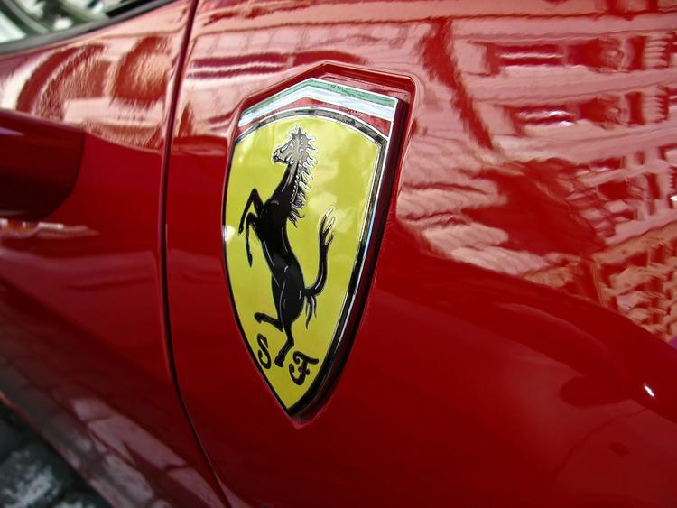 Очередной стритрейсер устроил гонки по Москве на Ferrari