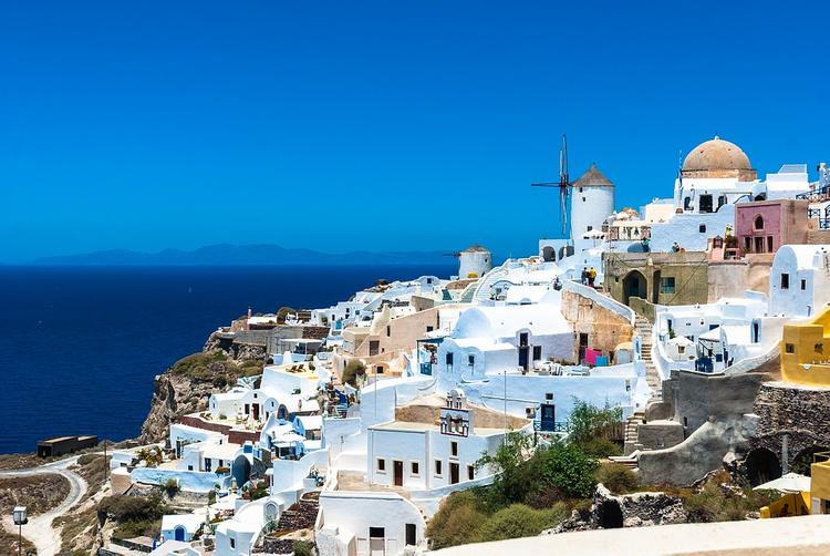 Россияне активно скупают в Греции жилье для получения вида на жительство