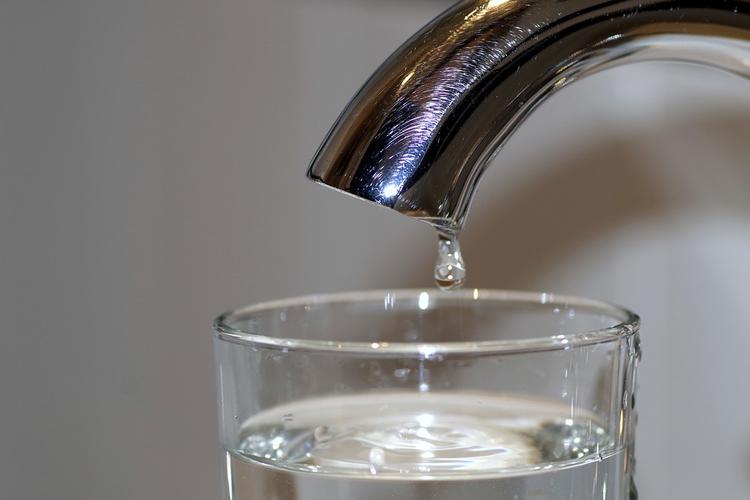 Эксперты: воду из-под крана можно пить только в двух городах России
