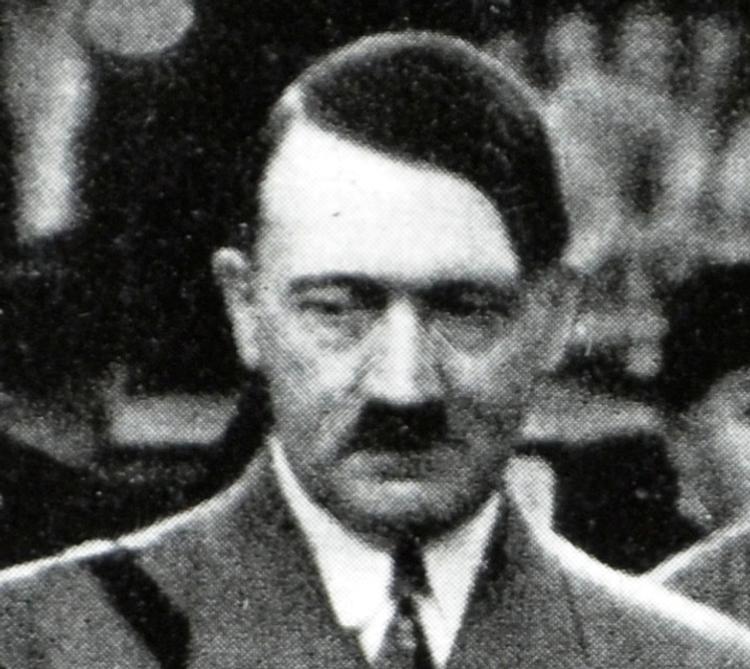 Альбом с личными фотографиями Гитлера пустили с молотка в Великобритании
