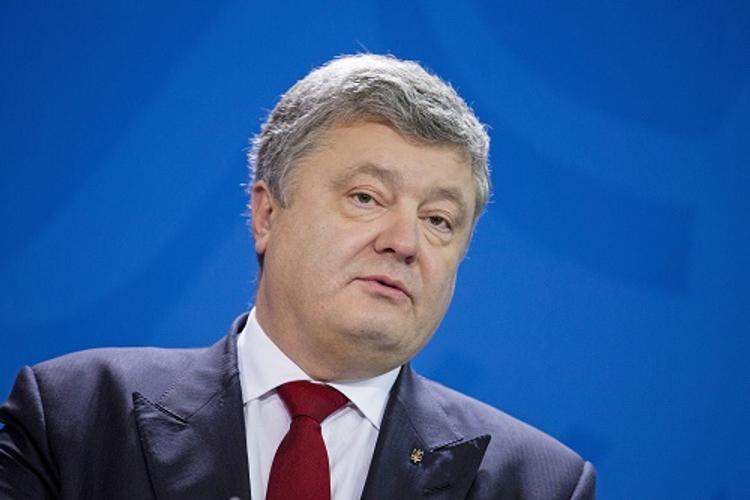 Порошенко назвал условия возобновления грузоперевозок с ДНР и ЛНР
