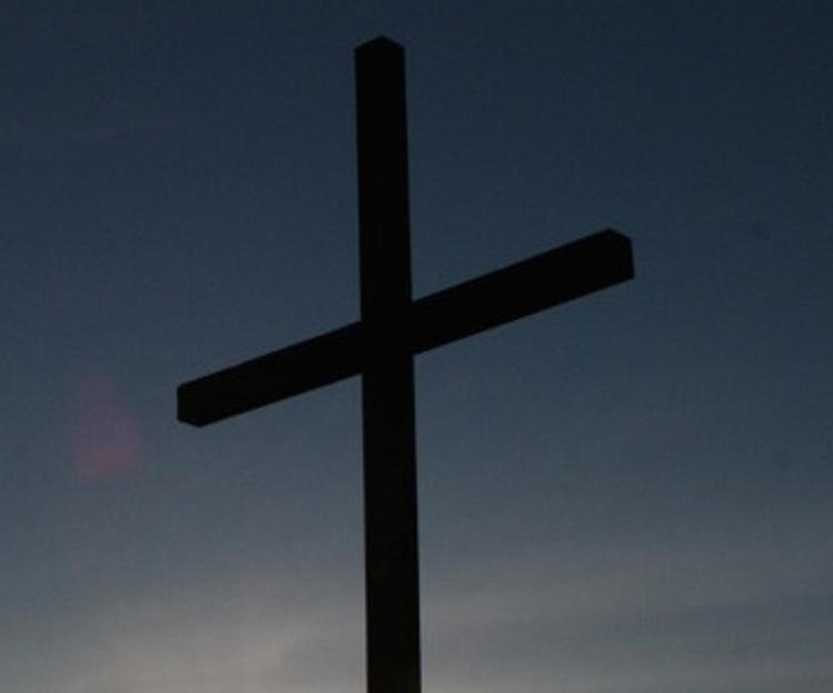 В Волгограде свалили крест с православной часовни и попытались его сжечь