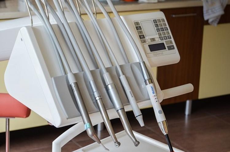 Жительница Омска получила ожоги в кабинете стоматолога