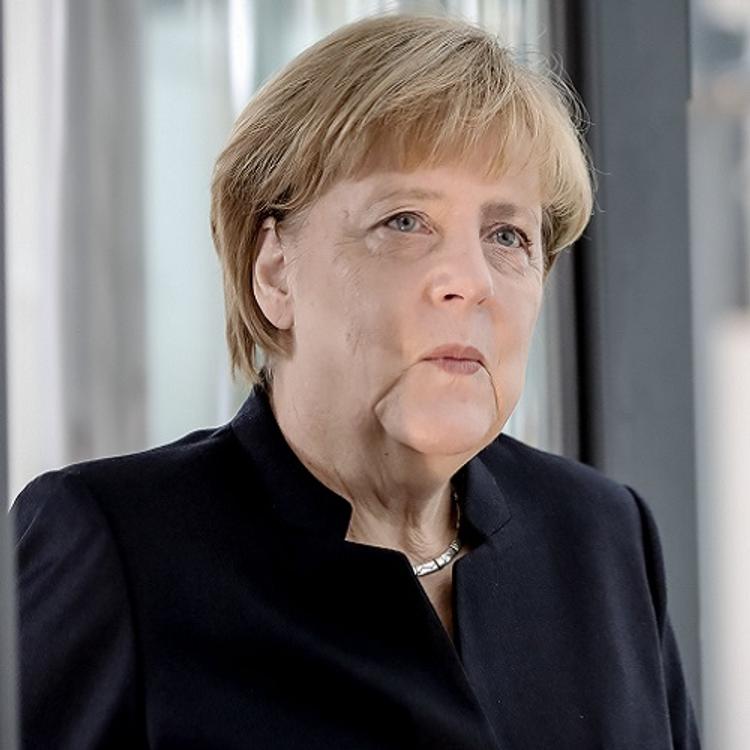 Турецкая газета поместила на обложку Меркель в образе “госпожи Гитлер”