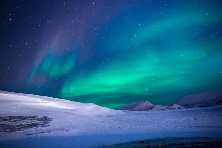 Уникальные кадры, на которых видно северное сияние из космоса, показало NASA