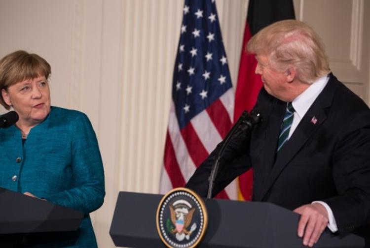 Трамп выставил Меркель счет за НАТО, а она его не признает
