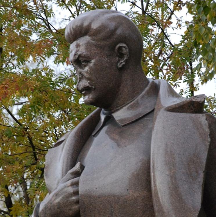 В Ярославле хотят запретить памятники Сталину