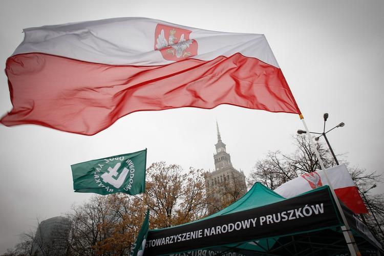 Генконсульство Польши в украинском Луцке обстреляли из «серьезного оружия»