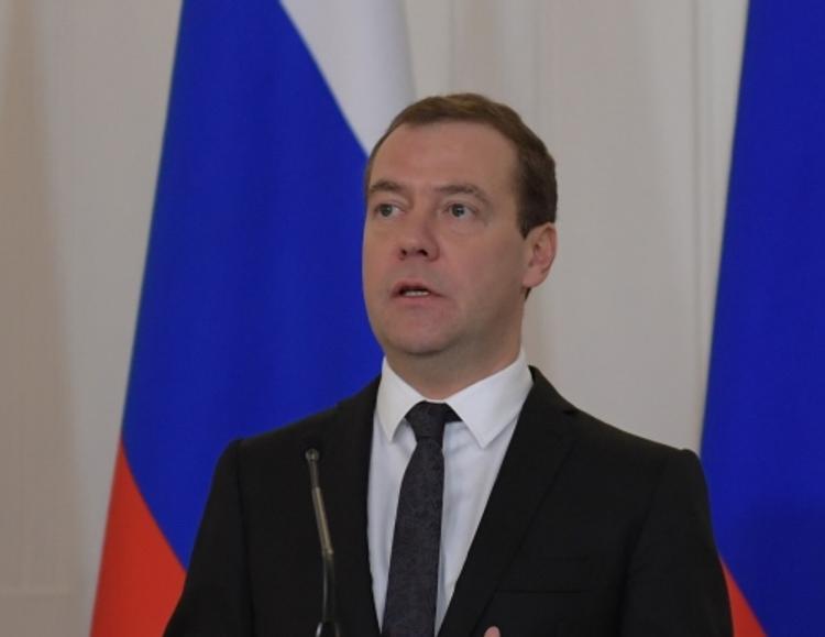 Медведев раскритиковал главу Минсельхоза за опоздание (ВИДЕО)