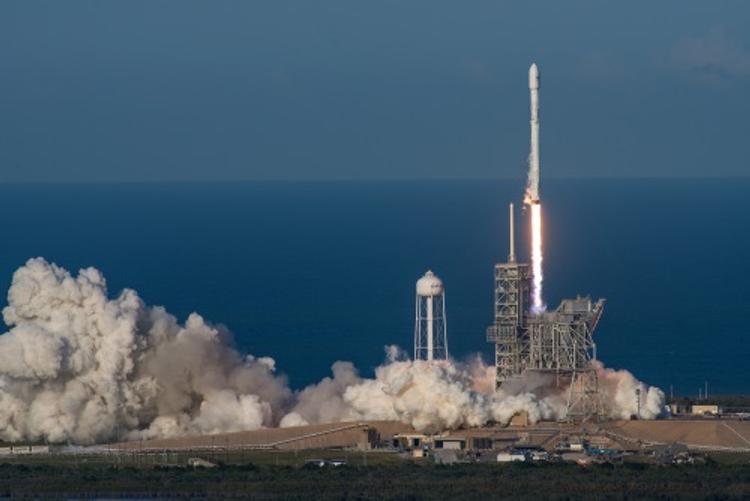 Илон Маск выложил в сеть запуск ракеты Falcon 9 (ВИДЕО)