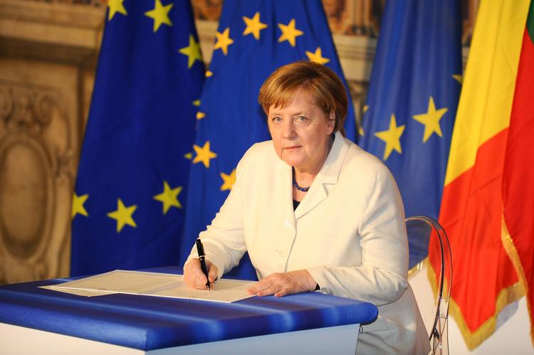 Меркель призвала беженцев уважать ценности Германии