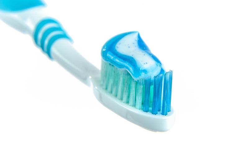 Ученые: зубная паста смертельно опасна для человека