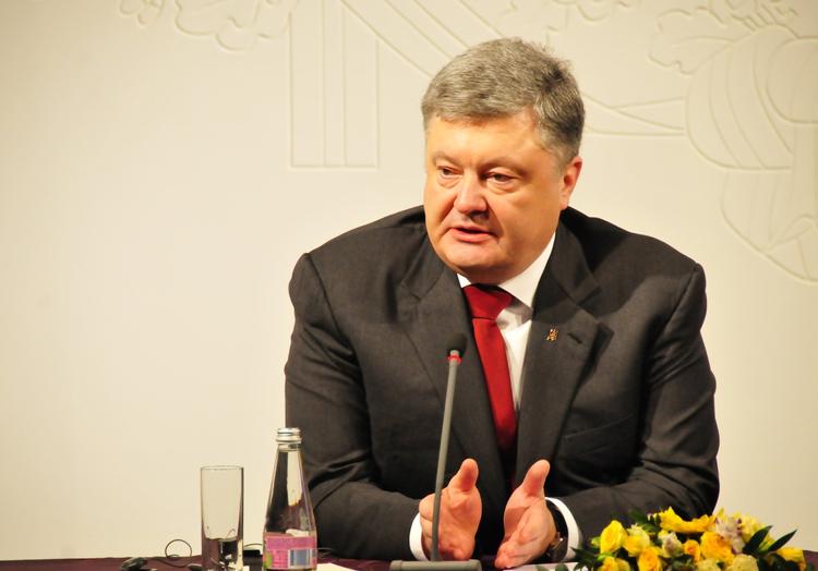 Порошенко пообещал украинцам дешевые поездки в Евросоюз