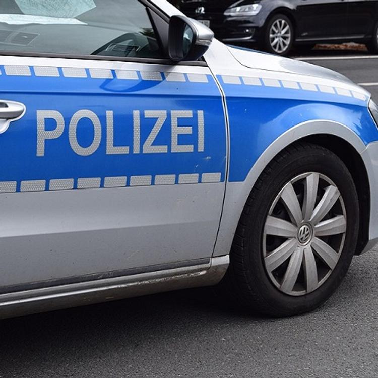 В Германии мужчина на автомобиле протаранил городскую ратушу