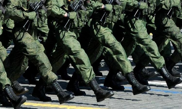 В ДНР прошел масштабный военный парад (ВИДЕО)
