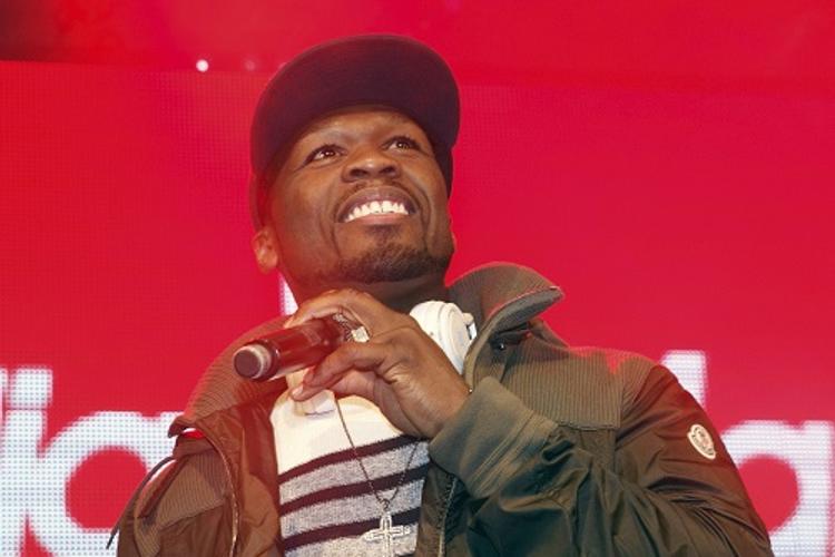 Рэпер 50 Cent во время концерта ударил фанатку (ВИДЕО)