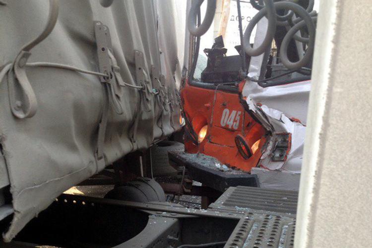 В Перми столкнулся трамвай с грузовиком (ФОТО)