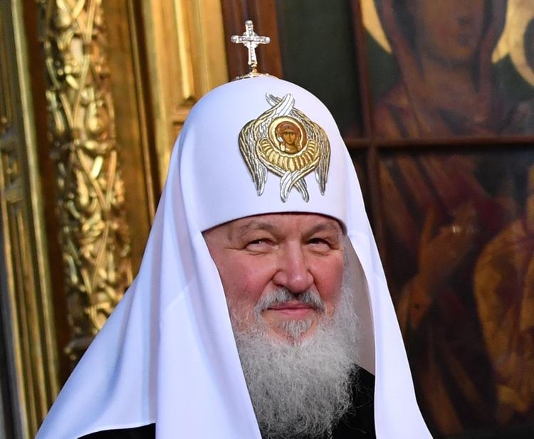 Патриарх Кирилл освятил гигантский кулич