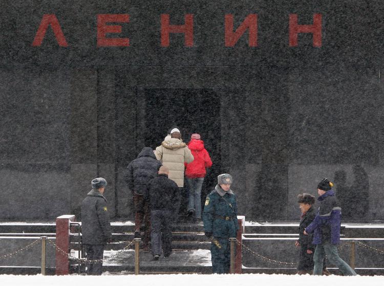 На рассмотрение Госдумы поступил законопроект о захоронении Ленина