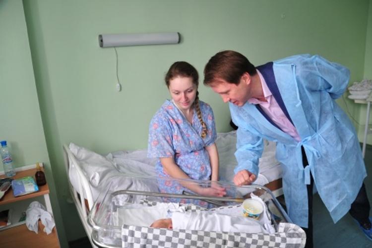 Минтруд придумал меры, как заставить россиянок рожать первенцев