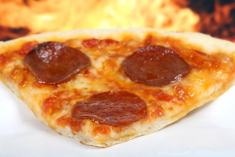 В самом "толстом" британском городе устроили давку в очереди за пиццей