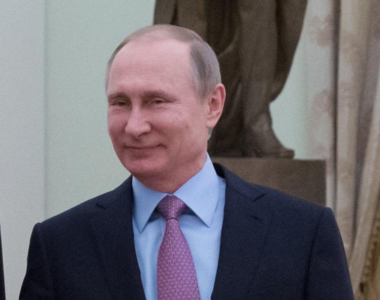Путин заявил, что отношения РФ и Японии успешно развиваются