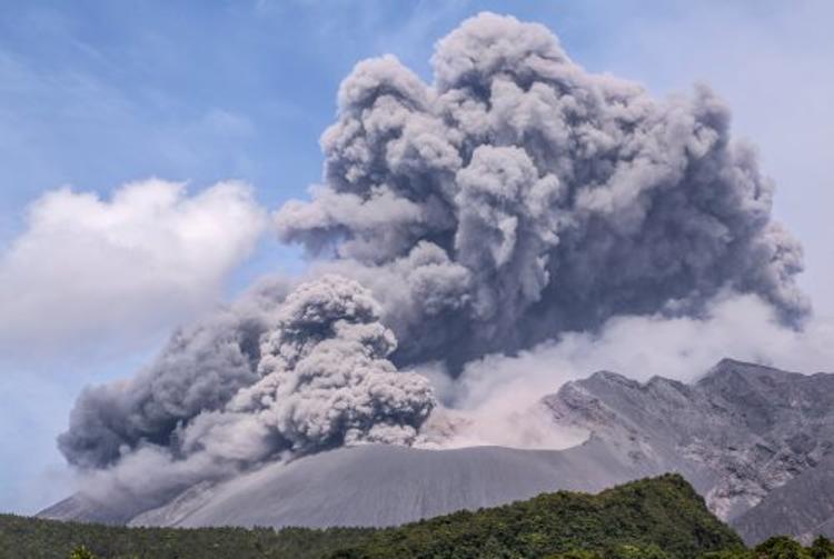 В Японии проснулся вулкан Сакурадзима, - проснулся очень эффектно