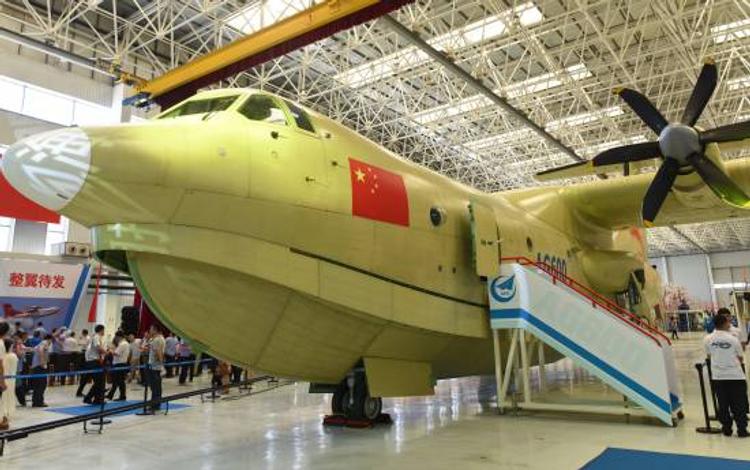 Крупнейший в мире самолет-амфибия прошел наземные испытания в Китае (ВИДЕО)