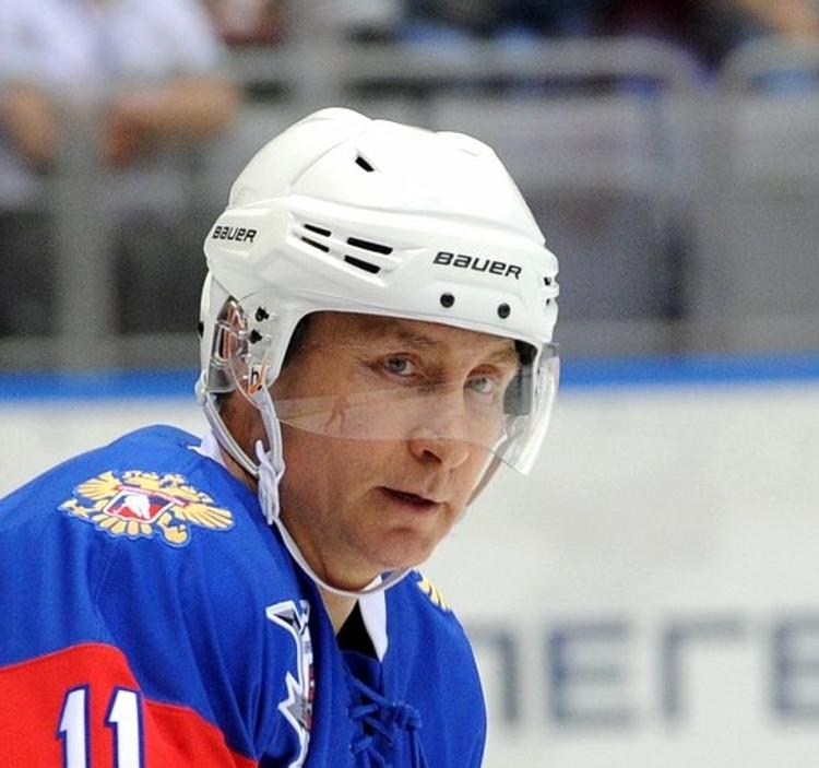 Владимир Путин провел хоккейную тренировку