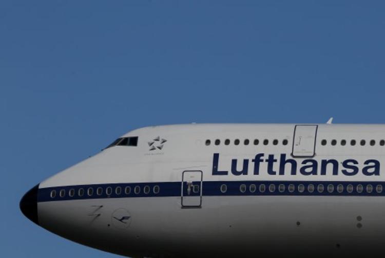 В Мюнхенском аэропорту лайнер задымился прямо перед взлетом