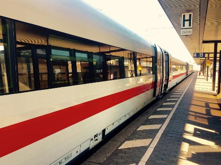 В Германии сошел с рельсов высокоскоростной поезд