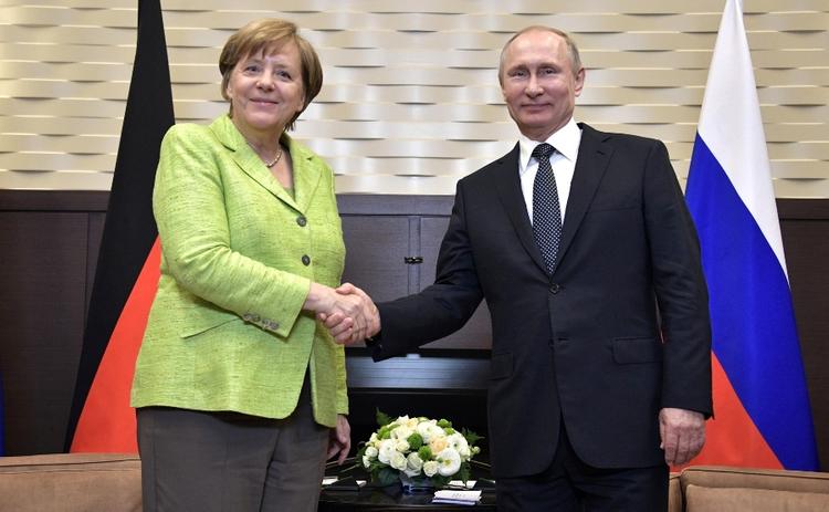 Пушков назвал позицию Меркель по отмене санкций «двойной бухгалтерией»