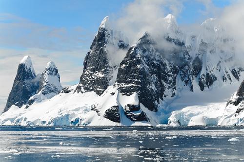 Антарктида быстро тает