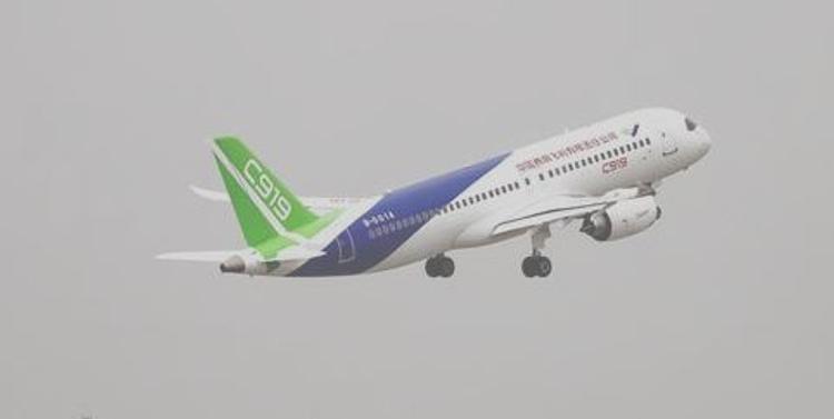 Китайский "убийца" Boeing и Airbus совершил пробный полет