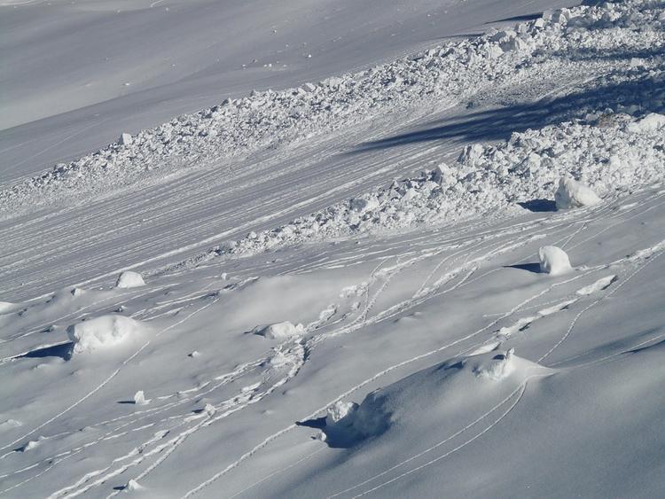 МЧС предупредило о сходе снежных лавин в горах юга России