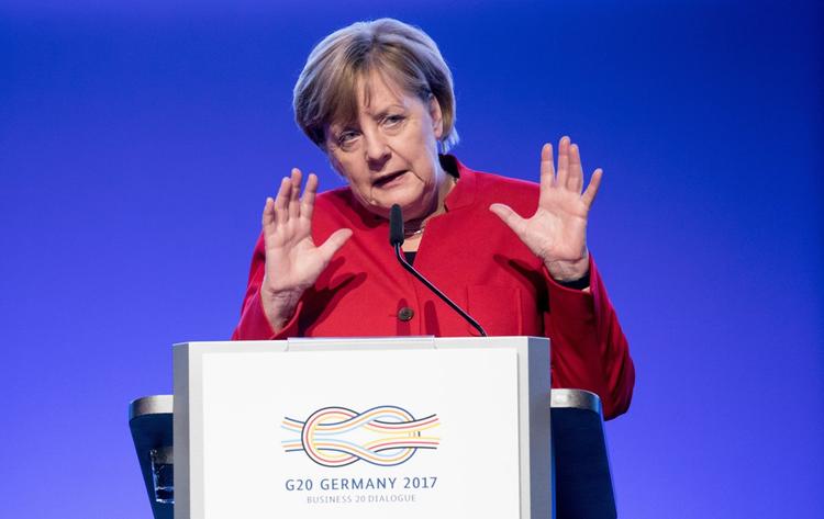 Пушков высмеял слова Меркель о двойной стратегии в отношении России