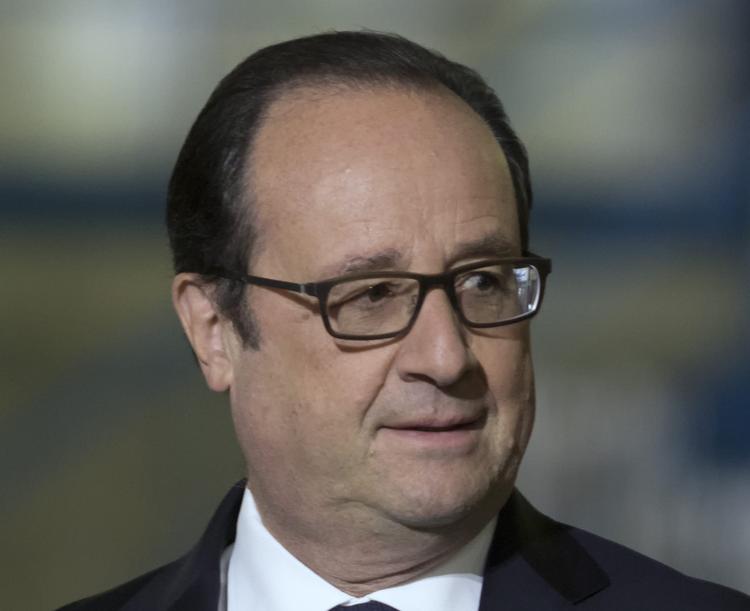 Олланд пришел на выборы, а французы не хотят выбирать между "чумой и холерой"