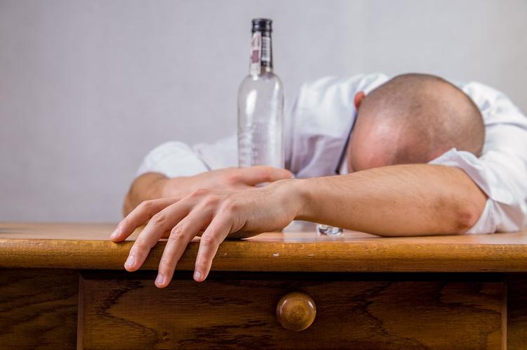 Ученые объяснили эффект сонливости при употреблении алкоголя