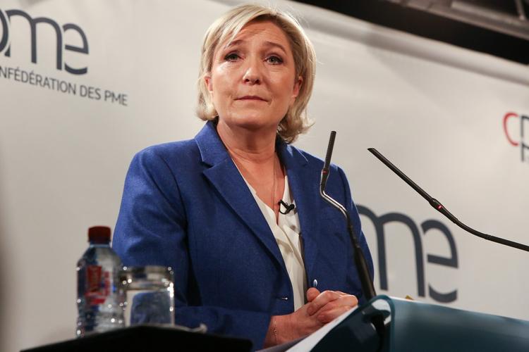 Ле Пен позвонила Макрону и признала свое поражение на выборах