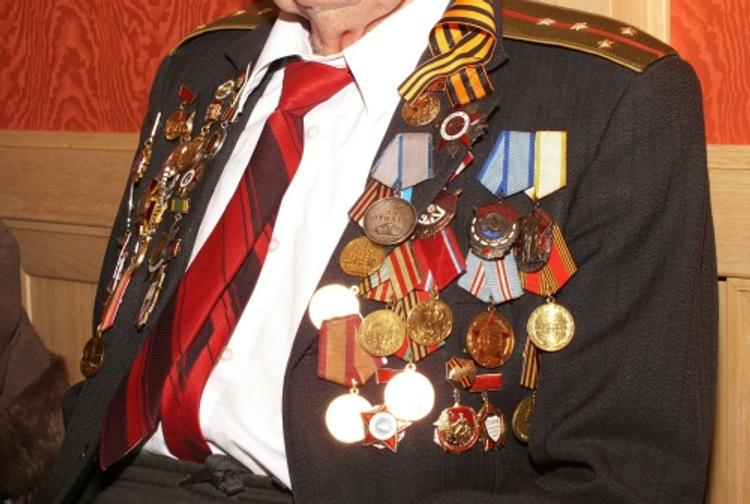 В Астане ветеранам ВОВ выдали по полторы тысячи долларов ко Дню Победы