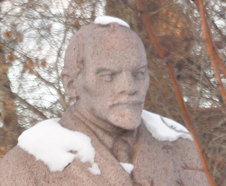 Последний памятник Ленину был снесен в Киеве
