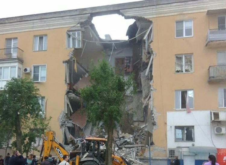 В Волгограде введен режим ЧС после взрыва в жилом доме