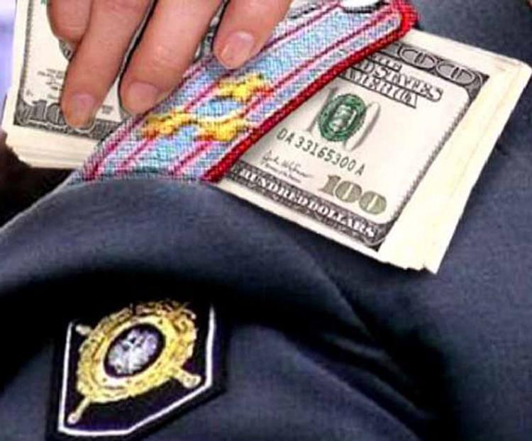 Полковника Захарченко подозревают во взятке $800 тыс. при участии двух генералов