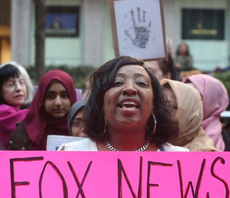 Телеканал Fox News уволил ведущего за расизм