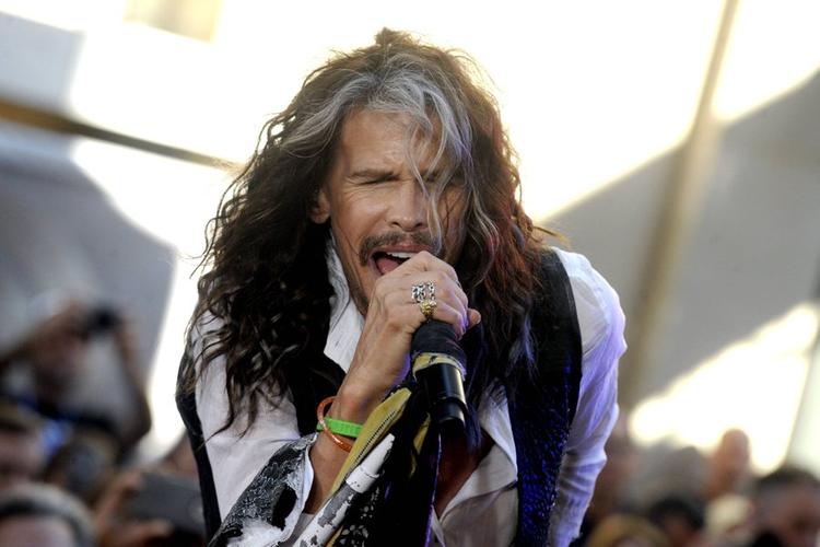 Лидер Aerosmith на московском концерте назвал боевиков ИГ «ублюдками»