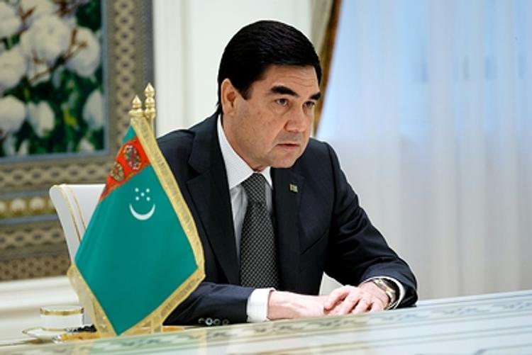 В Туркменистане на совещании спели песню о маме главы государства