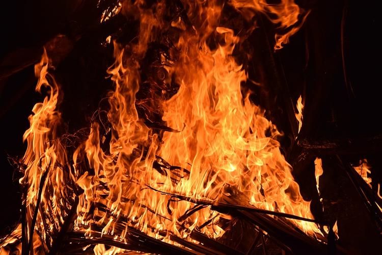 Пожар вспыхнул в Томске на территории исправительной колонии