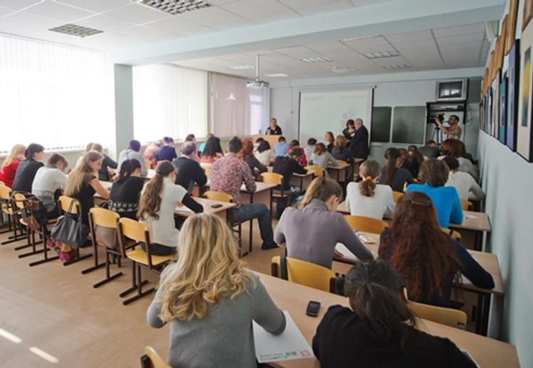 Кабмин РФ: в России количество студентов сократилось на 40%