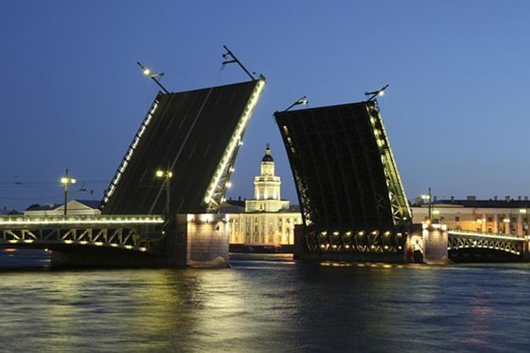 В Петербурге отменяют разводку мостов